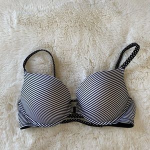 NWOT Victoria’s Secret strappy push up bra 36C